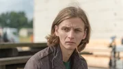 Ansgar Voss (Joseph Bundschuh) verkraftet den Tod seiner Mutter Barbara nur schwer. Er ist sich sicher, dass sie nicht in ein Heim gewollt hätte. Und er macht seinem Vater Vorwürfe: Warum hat Hendrick Voss überhaupt den Kamin bei diesem schönen Wetter angemacht? Verdächtigt Ansgar Voss etwa seinen eigenen Vater?