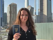 Samuela Davidova, bekannt als das ‚Liberland Girl‘, reist um die Welt, um für Liberland zu werben.