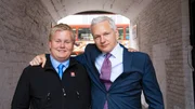 Für Siggi war Julian Assange eine Vaterfigur. Für Siggi war Julian Assange eine Vaterfigur.
