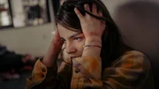 Charlie (Emilie Neumeister) weiß nicht mehr weiter. Gibt es einen Weg, die Schleife zu beenden?