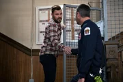 Adam Ruzek (Patrick John Flueger, l.) und Kelly Severide (Taylor Kinney, r.)