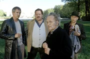 Der alte Schwaiger benimmt sich, als sei er der Herr der Insel (v.li.: Markus Böker, Joseph Hannesschläger, Kurt Weinzierl, Max Müller).