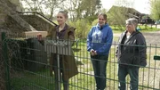 V.l.: Hundetrainerin Conny Sporrer mit Johanna und Susanne Riemann
