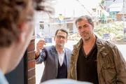 Finn Kiesewetter (Sven Martinek, r.) und Lars Englen (Ingo Naujoks, l.) versuchen den Hilgens auf die Spur zu kommen.