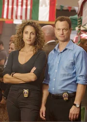 Bonasera (Melina Kanakaredes) und Det. Taylor (Gary Sinise)