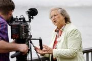 Das Jahr 1995 stellte das Leben von Bärbel Höhn auf den Kopf. Sie übernahm als Ministerin für Umwelt, Raumordnung und Landwirtschaft ein Ministerium mit 7.500 Mitarbeitern. Im Film erinnert sie sich an das Jahr.