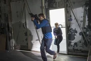 L-R: LAPD Liaison Marty Deeks (Eric Christian Olsen) und Intelligence Analyst Nell Jones (Felice Smith).