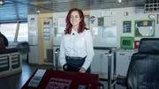 Selina Schwarz steuert zum ersten Mal ein Frachtschiff.
