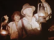 Mr. Loudy (John Ireland, r.) hat endlich den Eingang zur Kohlenmine entdeckt. Hoffnungsvoll folgt Charles (Michael Landon, l.) dem Bauingenieur. Mr. Loudy (John Ireland, r.) hat endlich den Eingang zur Kohlenmine entdeckt. Hoffnungsvoll folgt Charles (Michael Landon, l.) dem Bauingenieur.