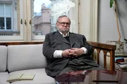 Franz Schuh im Interview bei ihm zu Hause.