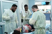 (v.l.n.r.) AJ Austin (Malcom-Jamal Warner); Dr. Mina Okafor (Shaunette Renée Wilson); Irving Feldman (Tasso Feldman)