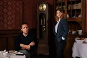 Tobias Eichholz (Lasse Myhr) und Sophie Lowitz (Julia E. Lenska) fühlen sich zu unrecht verdächtigt.