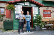 Marcus Fahn und Monika Steiner vor dem Seehaus.