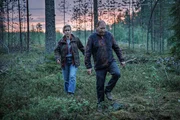 Hannah (Eva Melander, l.) und Thomas (Henrik Dorsin, r.) machen sich auf den Weg zu Kats Hütte.