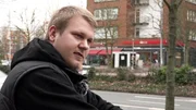 Jean kann nicht verstehen, warum er gerade von einem Unbekannten so heftig beleidigt wurde