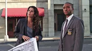 Auf den gezeichneten Bildern des Toten finden Jane Rizzoli (Angie Harmon) und Detective Frost (Lee Thompson) Hinweise zum Tathergang.