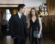 Matt Simmons (Daniel Henney, l.); Kristy Simmons (Kelly Frye, r.)