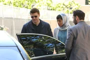 Im Iran angekommen, treffen sich Booth (David Boreanaz, l.) und Cam (Tamara Taylor) mit ihrem Kontakt, um den entführten Arastoo aufzuspüren.  +++