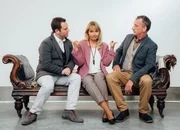 Von links nach rechts: Bradley (Carl Ferguson), Ella Fairchild (Anica Dobra) und Oscar Fairchild (Heio von Stetten).