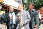 Die beiden Kommissare Kehler (Wolfgang Bathke, li.) und Bonhoff (Wolfgang Krewe, re.) sind sich sicher, dass Straßenhändler Wieland (Ulrich Gebauer) etwas mit den Vergewaltigungen und dem Mord zu tun hat.
