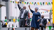 Mitten im Wahlkampf: Max Khulu (John Kani) und seine Frau Miranda (Thokozile Ntshinga).