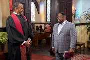 Pastor Don (Victor Williams, l.); Calvin Butler (Cedric the Entertainer, r.)