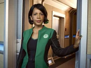 Sie gilt als renommierteste Medizinerin der Union: Medizinische Offizierin Dr. Claire Finn (Penny Johnson Jerald).