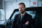 Lukas Geier (Philipp Hochmair) wird erneut von seiner Vergangenheit eingeholt, als ausgerechnet einer der meistgesuchten Mörder der Mafia in den Zeugenschutz möchte.