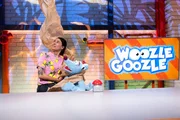 Es geht um richtig große Tiere und Woozle (re.) stellt entsetzt fest, dass er nicht dazu gehört. Er ist sogar kleiner als Maria (li.)! Das kann so nicht bleiben. Doch seine Erfindungen lassen Woozle leider nicht wachsen. Richtig schief geht die Sache allerdings erst, als Woozle beschließt aus einer Mücke einen Elefanten zu machen... Es geht um richtig große Tiere und Woozle (re.) stellt entsetzt fest, dass er nicht dazu gehört. Er ist sogar kleiner als Maria (li.)! Das kann so nicht bleiben. Doch seine Erfindungen lassen Woozle leider nicht wachsen. Richtig schief geht die Sache allerdings erst, als Woozle beschließt aus einer Mücke einen Elefanten zu machen...