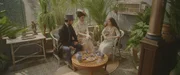 Safiyas (Yasmina El-Abd, r.) Eltern (Swan L'Haoua und Holy Fatma. l.) kommen zu Besuch. Aber Safiya ist irgendwie gar nicht mehr sie selbst.
