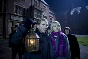 Jeff Bowmaker (Danny Webb, l.) und Joyce Barnaby (Jane Wymark, r.) bei einer "Geisterwanderung".