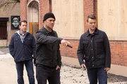 Chicago Fire Staffel 9 Folge 14 Sie untersuchen die Brandursache: Taylor Kinney als Kelly Severide (M:), Jesse Spencer als Matthew Casey