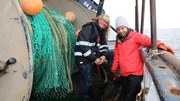 Checkerin Marina besteht ihr Rätsel-Abenteuer diesmal bei den Fließwasserrettern an der Isar!
