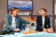 Jenny (Julia Obst) hat einen neuen Job im Landratsamt und ist vor lauter Lampenfieber total im Stress. Mit einer merkwürdigen Aktion am frühen Morgen macht Sebastian (Dominik Stricker) sie nur noch nervöser.