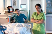 Dr. Lilly Phan (Mai Duong Kieu) zweifelt an sich. Schon wieder will eine Patientin einfach nicht aus der Narkose aufwachen. Dr. Ilay Demir (Tan Caglar) versucht ihr beizustehen.