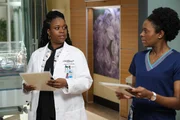 Dr. Jordan Allen (Bria Henderson, l.), Dr. Olivia Jackson (Summer Brown).