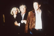 Lee (Bruce Boxleitner, r.), sein Lehrmeister Thornton (Howard Duff, M.) und dessen Geliebte Christina Golitsyn (Barbara Bain, l.) stehen unter großem Druck. Wo ist die Liste mit den russischen Agenten abgeblieben?
