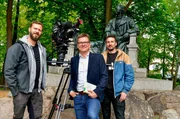 RUNDFUNK BERLIN-BRANDENBURG In der Geburtsstadt Theodor Fontanes, in Neuruppin, haben am Montag die Dreharbeiten zum rbb-Fünfteiler "Die Entdeckung der Heimat - Fontanes Wanderungen durch die Mark Brandenburg" begonnen.
