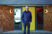 Kevin McCloud  +++