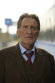 Utz von Zernikow (Matthias Habich).