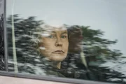 Hannah (Eva Melander) muss immer wieder an ihre Tochter Elin denken, die vor Jahren spurlos verschwunden ist.