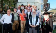 Moderatorin Annette Krause besucht bei ihrer Reise den Bartclub bei Höfen an der Enz.