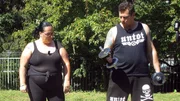 Gabi (47) mit Jens beim Sport im Freien