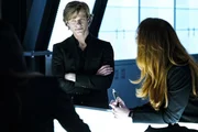 Lucas Till (Angus MacGyver), Bridget Regan (Charlotte Cole).