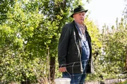 ARD HUBERT OHNE STALLER FOLGE, IX. Staffel, Folge 145, "Milchmord", am Mittwoch (06.01.21) um 18.50 Uhr im ERSTEN. Was weiß Alfons Auzinger (Hans Stadlbauer, r.) über den Fall?