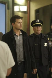 Unglaubliche Fälle, tödliche Experimente und ein Paralleluniversum: Wissenschaftler Peter Bishop (Joshua Jackson) ...