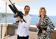 Einsfestival COMMISSARIO LAURENTI - TOTENTANZ, Deutschland 2009, Regie Ulrich Zrenner, Tatjana Drakic (Ann-Kathrin Kramer) und ihr Bruder Viktor (Christopher Buchholz) haben große Pläne für lukrative Waffengeschäfte.