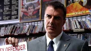 Die Nachbarschaft eines New Yorker Vororts ist nicht erfreut, dass ein entlassener Sexualstraftäter in ihrem Ort lebt. Plötzlich wird er nach dem Vorbild eines Mafiamordes getötet. Mike Logan (Chris Noth) ermittelt.