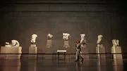Aus Geldmangel muss Lord Elgin die Parthenon Marmore an die britische Regierung verkaufen. Diese lässt sie im British Museum in einem eigenen Anbau ausstellen.