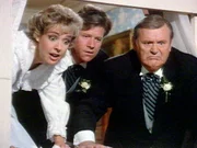 Franklin Mayberry (Eugene Roche, re.) ist gar nicht damit einverstanden, dass seine Tochter Donna (Debbie Zipp) den Habenichts Grady (Michael Horton, Mi.) heiraten möchte. Franklin Mayberry (Eugene Roche, re.) ist gar nicht damit einverstanden, dass seine Tochter Donna (Debbie Zipp) den Habenichts Grady (Michael Horton, Mi.) heiraten möchte.